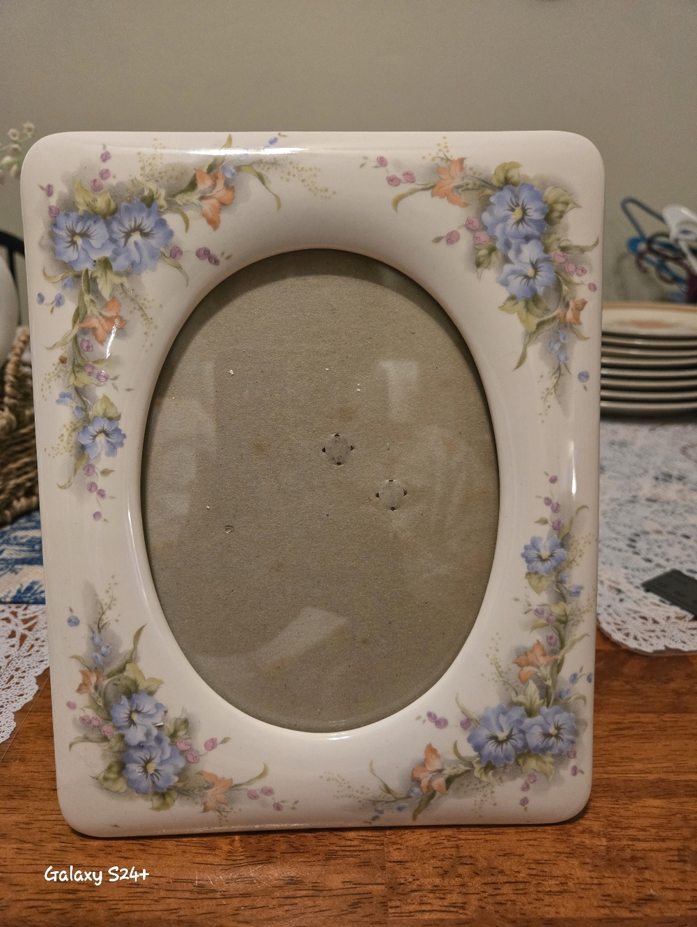vintage ceramic picture frame featuring a pastel floral bouquet pattern. 4x6 Pic